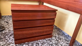 Mesita de noche de madera