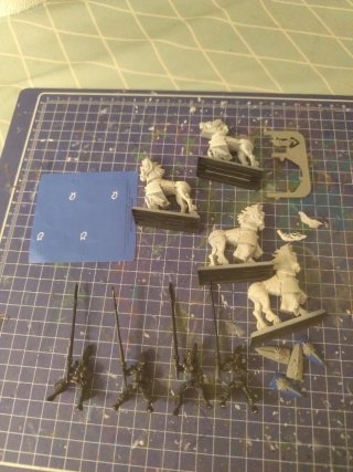 Warhammer fantasy yelmos plateados