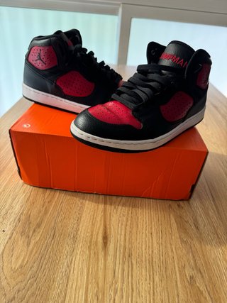 Zapatillas Jordan Access Negro y Rojo
