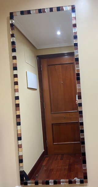 Espejo de pared con marco de mosaico