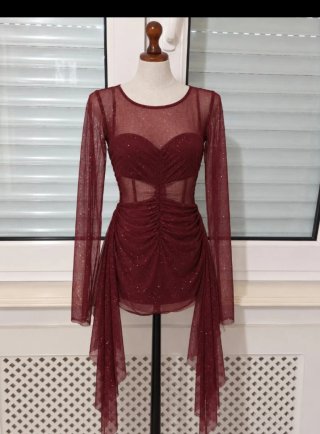 Vestido de fiesta corto burdeos