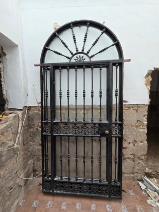 Cancela de Hierro con Arco Superior