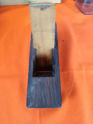 Guillame antiguo de madera
