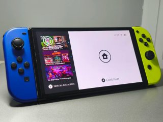 Nintendo Switch OLED Azul y Amarillo