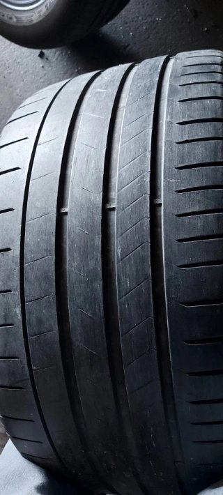 285/30 ZR20 99Y