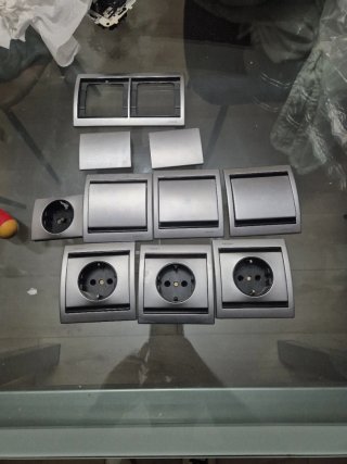 Set de Enchufes e Interruptores Niessen Titanio