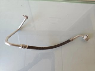 Tubo de aire acondicionado con tramo flexible
