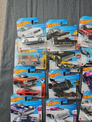 Lote 27 Coches Hot Wheels en Blíster