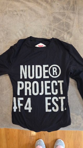 Camiseta Nude Project Manga Larga Negra