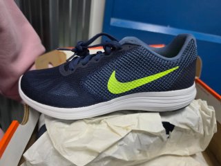 Deportivas Nike Azul y Verde Nuevas