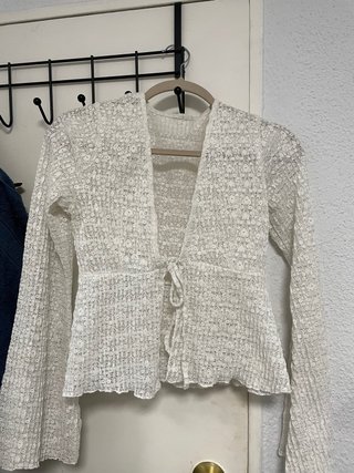 Blusa de encaje blanca manga larga