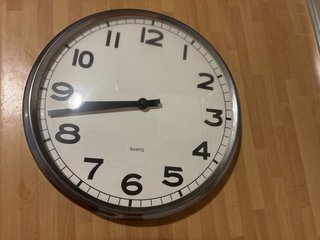 Reloj de pared analógico