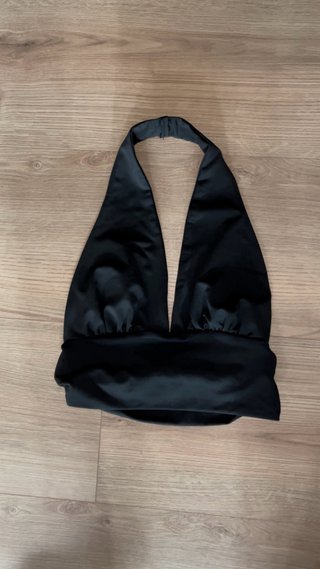 Top cuello halter negro