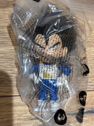 Vegeta Dragon Ball pelo negro burger king