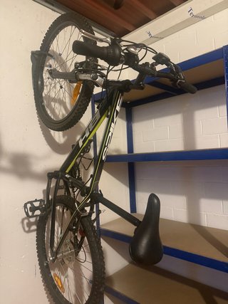 Bicicleta de Montaña Negra y Verde BH