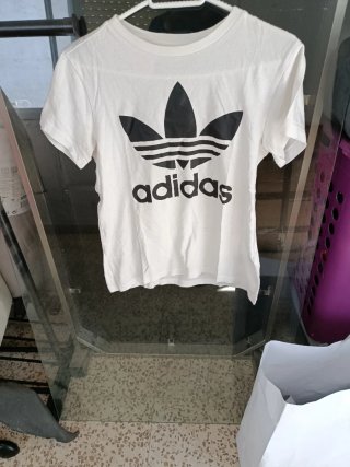 Pack de 2 camisetas Adidas ,vendo las dos por 5€