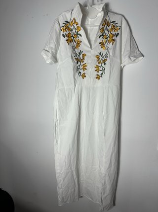 Vestido Largo Blanco con Bordado Floral
