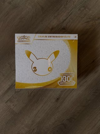 Caja de Entrenador Élite Pokémon 30 Aniversario