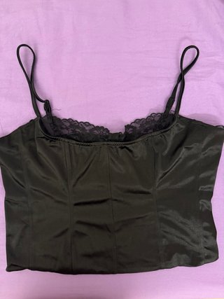 Top estilo corsé negro con encaje