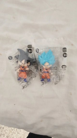 2 Figuras Goku y Super Saiyan