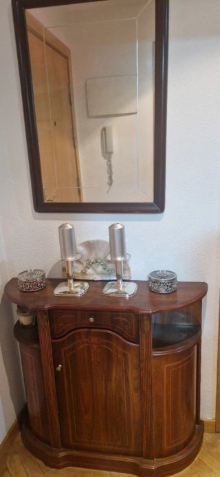 Mueble de entrada con espejo