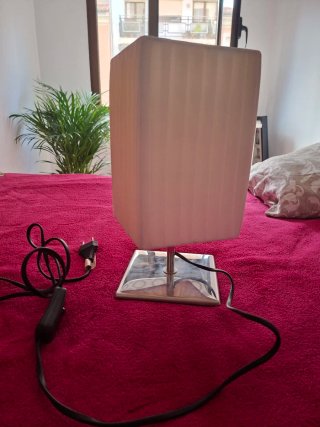 Lámpara de mesa minimalista