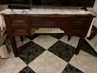Escritorio de madera clásico