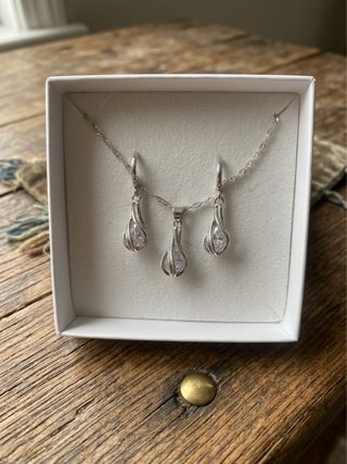 Conjunto de Plata 925 forma de gota y cristal