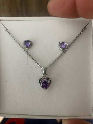 Conjunto de collar y pendientes con amatista