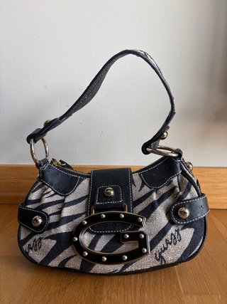 Bolso Baguette “Guess” Y2K