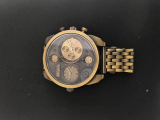 Reloj Oulm Dorado