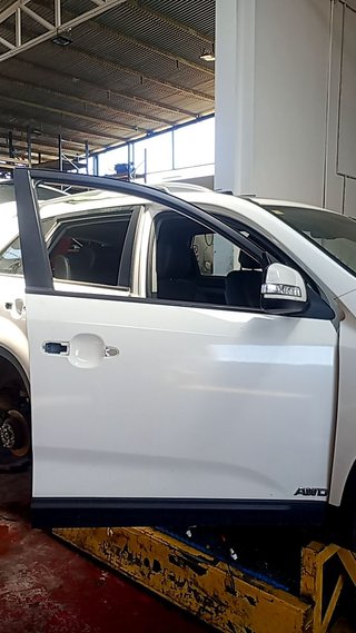 PUERTA DELANTERA DERECHA Kia Sorento R (XM)(2009->)