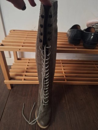 Botas Altas con Cordones Gris