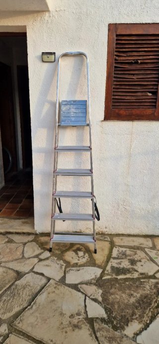 Escalera de Aluminio de 6 Peldaños