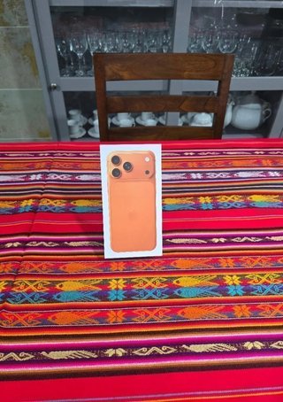 Caja iPhone 17 Pro Max Naranja