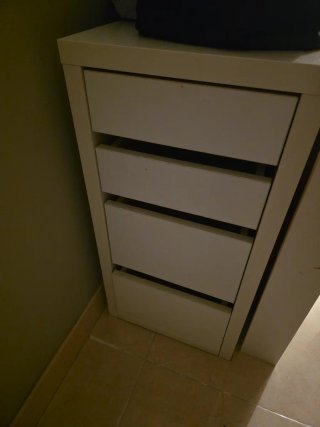 Cajonera blanca de madera