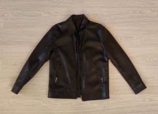 Chaqueta de cuero negra