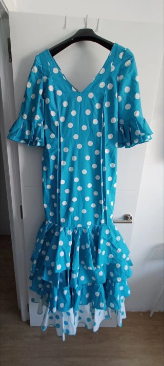 Traje de flamenca turquesa con lunares