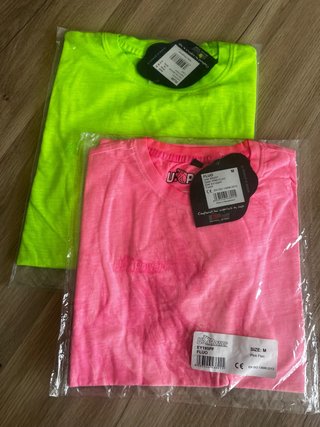 2 Camisetas U-Power Fluor Talla M, rosa y amarilla