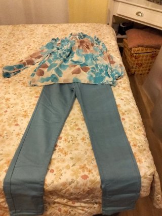 Conjunto de falda y blusa