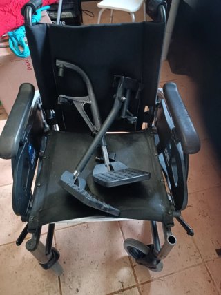 Silla de ruedas y asiento para ducha