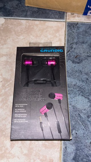 Auriculares con cable Grundig