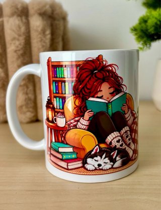 Taza de cerámica con ilustración de lectura