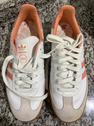 Zapatillas adidas Blancas y Salmón