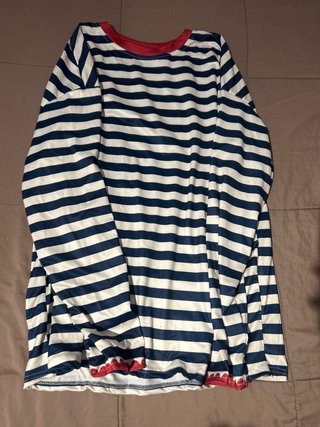 Blusa de rayas azul y blanca
