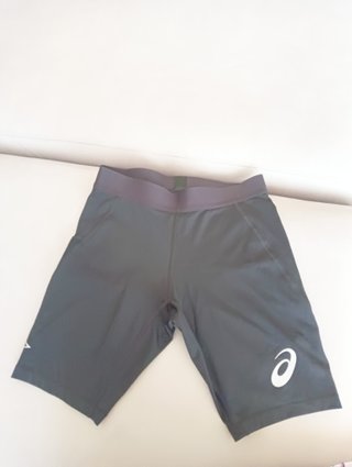 Mallas cortas Asics negras