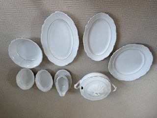 Vajilla de Porcelana Blanca con Bordes de Oro