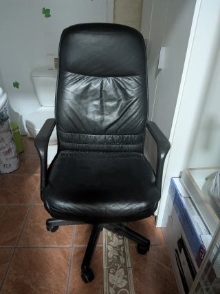 Silla de oficina negra
