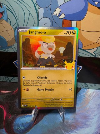 Carta Pokémon Jangmo-o (Colección 25 Aniversario)