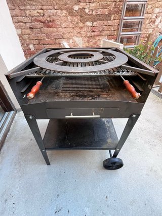 Barbacoa de Metal Negra